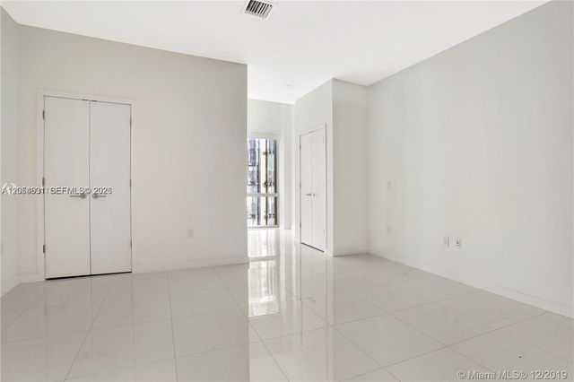 851 NE 1st Ave 504, Miami, FL 33132