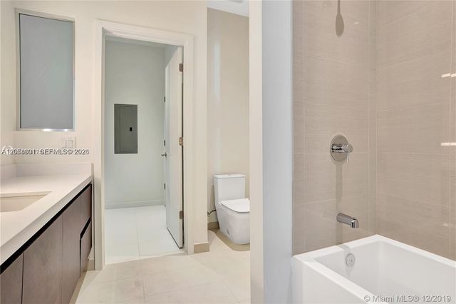 851 NE 1st Ave 504, Miami, FL 33132