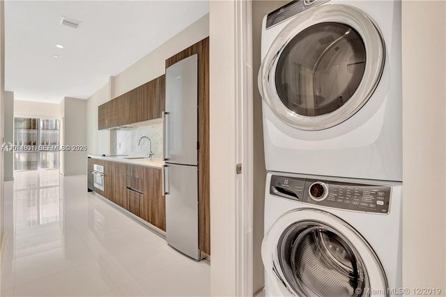 851 NE 1st Ave 504, Miami, FL 33132