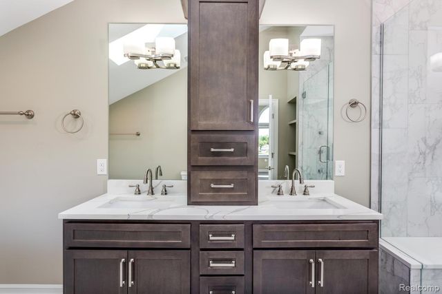 16637 Kings Fairway Lane, Grand Blanc, MI 48439