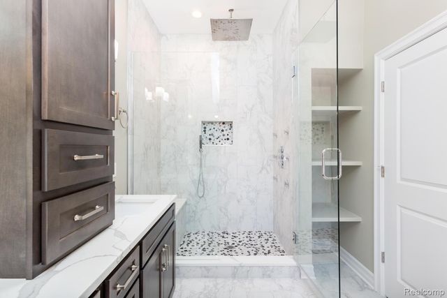 16637 Kings Fairway Lane, Grand Blanc, MI 48439