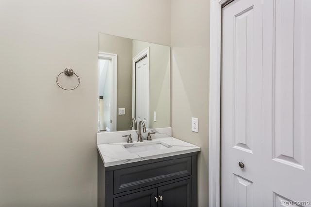 16637 Kings Fairway Lane, Grand Blanc, MI 48439