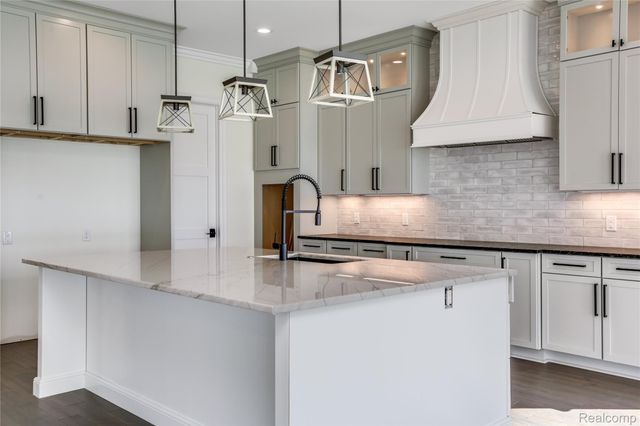 16637 Kings Fairway Lane, Grand Blanc, MI 48439