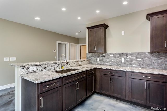 16637 Kings Fairway Lane, Grand Blanc, MI 48439