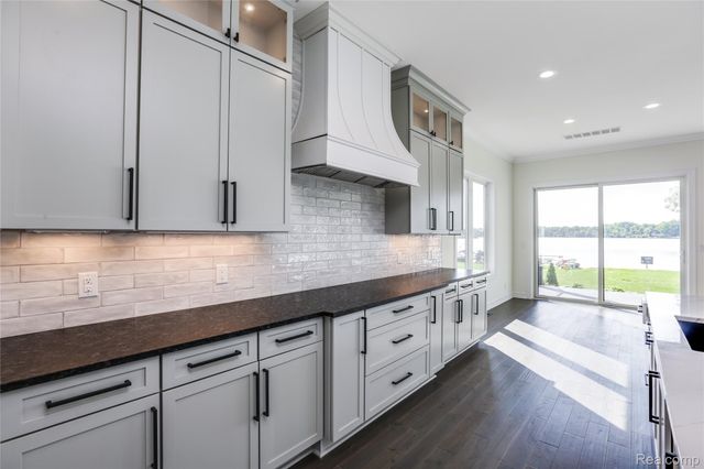 16637 Kings Fairway Lane, Grand Blanc, MI 48439