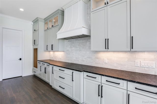 16637 Kings Fairway Lane, Grand Blanc, MI 48439