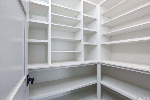 16637 Kings Fairway Lane, Grand Blanc, MI 48439