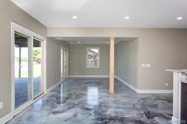 16637 Kings Fairway Lane, Grand Blanc, MI 48439