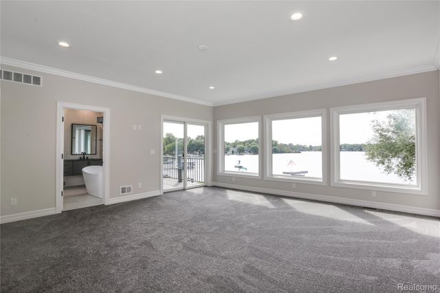 16637 Kings Fairway Lane, Grand Blanc, MI 48439