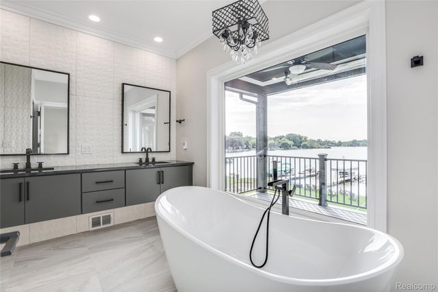 16637 Kings Fairway Lane, Grand Blanc, MI 48439