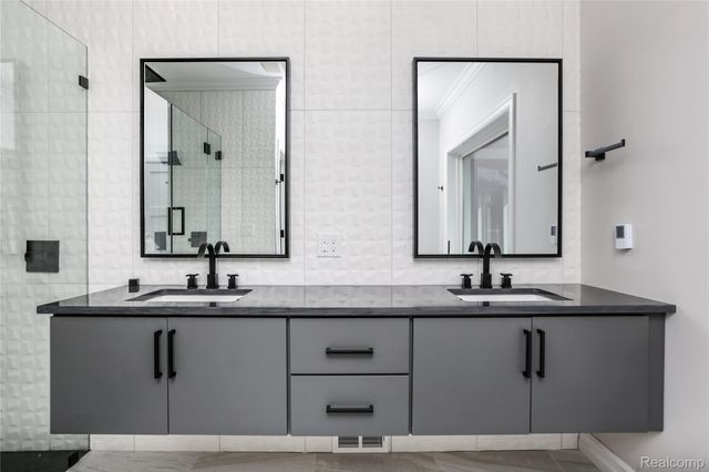 16637 Kings Fairway Lane, Grand Blanc, MI 48439