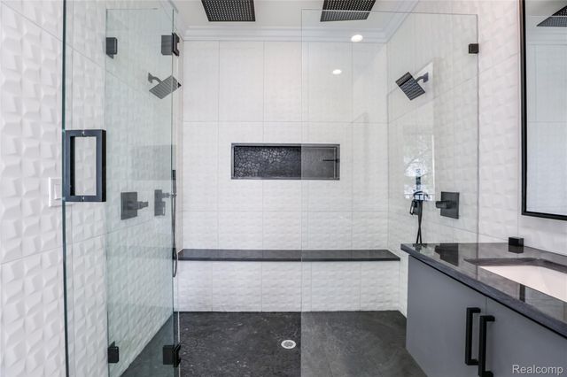 16637 Kings Fairway Lane, Grand Blanc, MI 48439