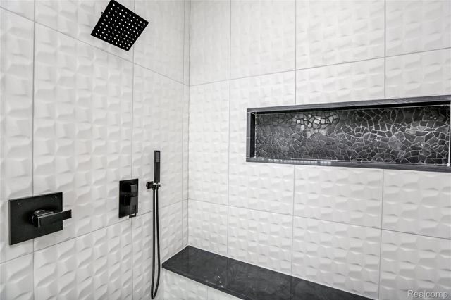 16637 Kings Fairway Lane, Grand Blanc, MI 48439