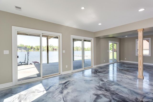 16637 Kings Fairway Lane, Grand Blanc, MI 48439