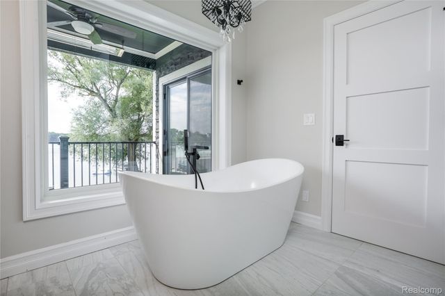 16637 Kings Fairway Lane, Grand Blanc, MI 48439