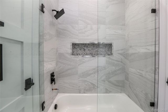 16637 Kings Fairway Lane, Grand Blanc, MI 48439