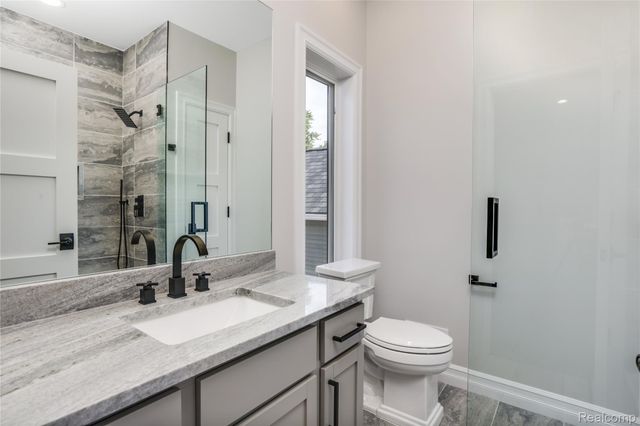 16637 Kings Fairway Lane, Grand Blanc, MI 48439