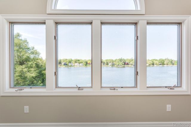 16637 Kings Fairway Lane, Grand Blanc, MI 48439