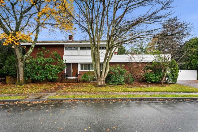 10 Quadrant Road, Salem, MA 01970