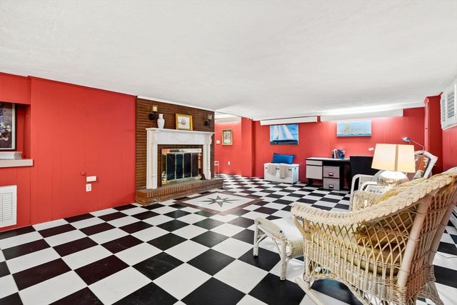 10 Quadrant Road, Salem, MA 01970