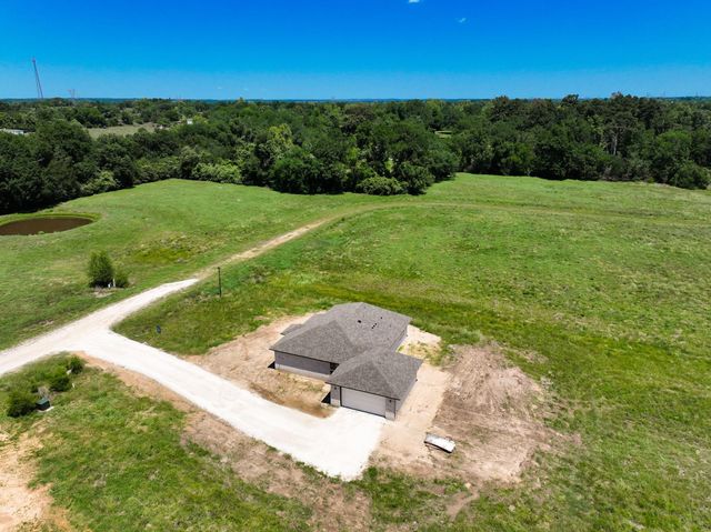 555 Pineview Circle, Jewett, TX 75846