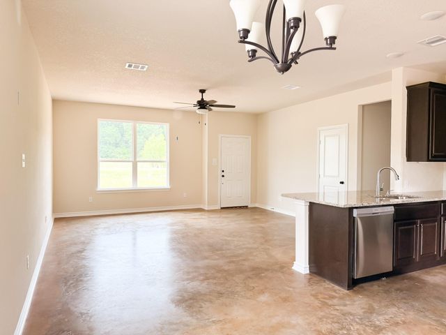 555 Pineview Circle, Jewett, TX 75846