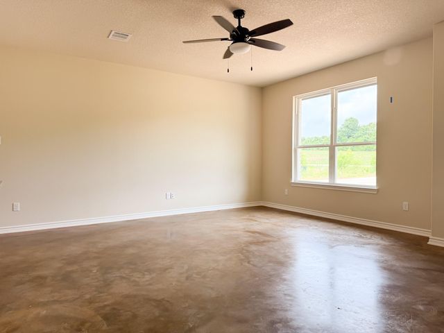 555 Pineview Circle, Jewett, TX 75846