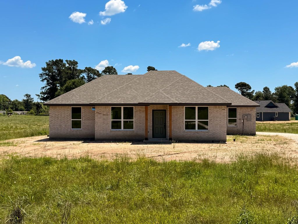 555 Pineview Circle, Jewett, TX 75846