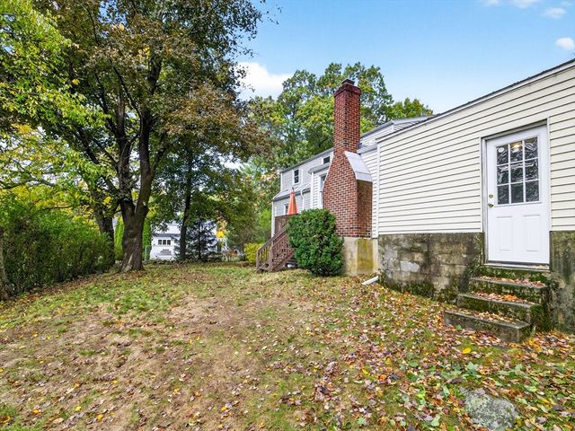 37 Pine St, Bedford, MA 01730