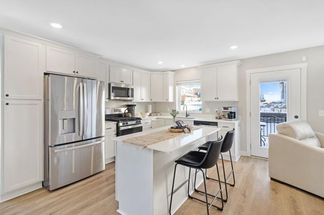 8851 Granite Court, Woodbury, MN 55129