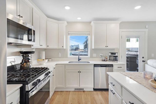 8851 Granite Court, Woodbury, MN 55129