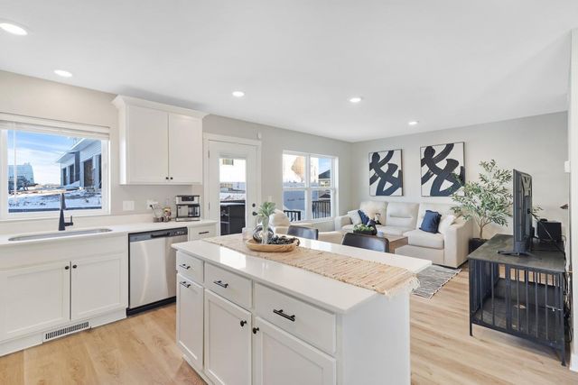 8851 Granite Court, Woodbury, MN 55129