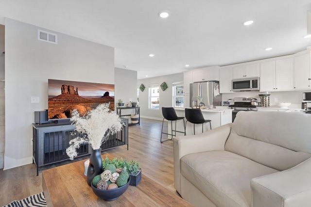 8851 Granite Court, Woodbury, MN 55129