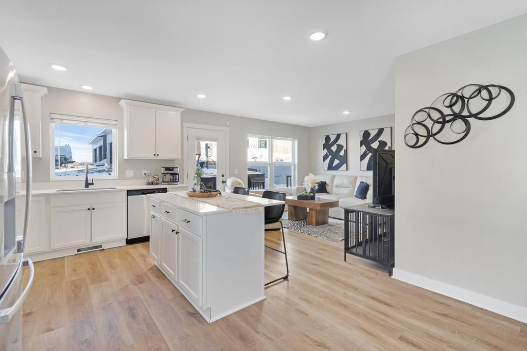 8851 Granite Court, Woodbury, MN 55129