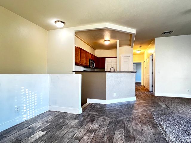 8404 S IVY SPRINGS LN, West Jordan, UT 84081