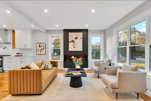 29 Southgate St, Dedham, MA 02026