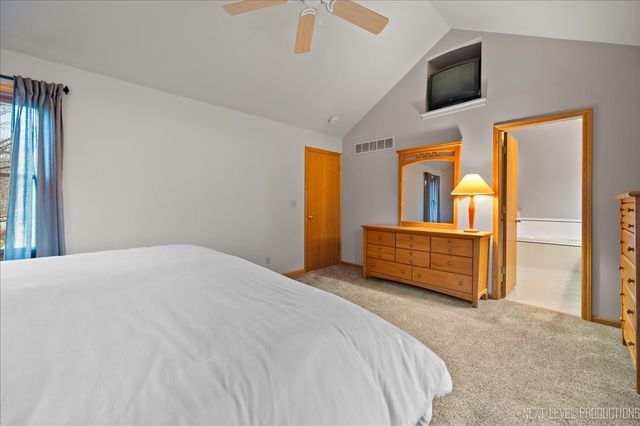 310 Fairhaven Drive, Yorkville, IL 60560