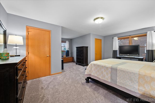 310 Fairhaven Drive, Yorkville, IL 60560