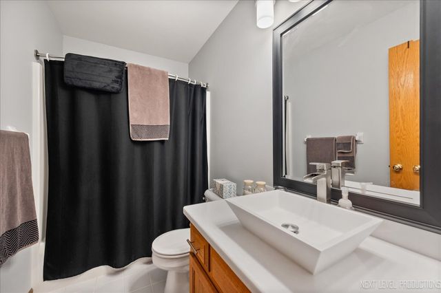 310 Fairhaven Drive, Yorkville, IL 60560