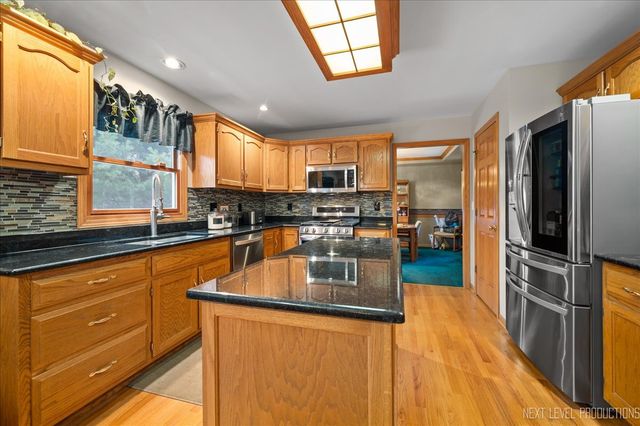 310 Fairhaven Drive, Yorkville, IL 60560