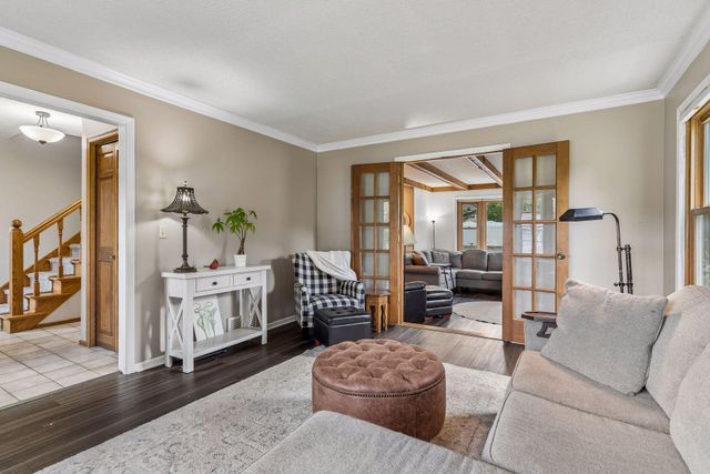 900 Nina Court, Mendota Heights, MN 55118