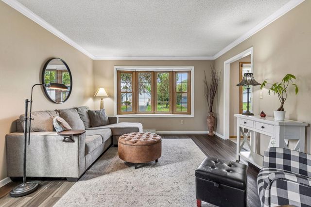900 Nina Court, Mendota Heights, MN 55118