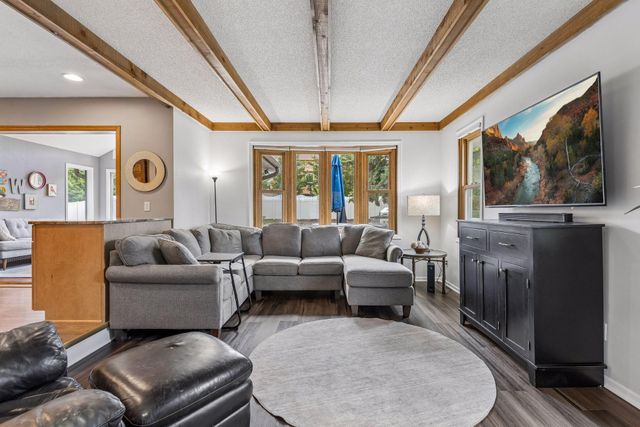 900 Nina Court, Mendota Heights, MN 55118