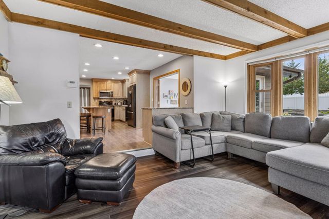 900 Nina Court, Mendota Heights, MN 55118