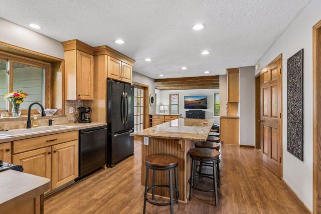 900 Nina Court, Mendota Heights, MN 55118