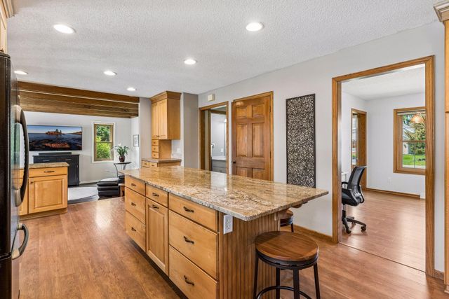 900 Nina Court, Mendota Heights, MN 55118