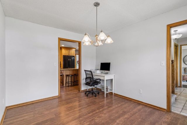 900 Nina Court, Mendota Heights, MN 55118