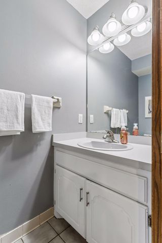 900 Nina Court, Mendota Heights, MN 55118