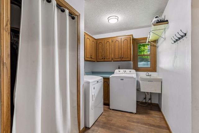 900 Nina Court, Mendota Heights, MN 55118