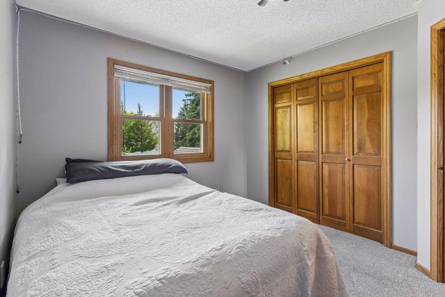 900 Nina Court, Mendota Heights, MN 55118